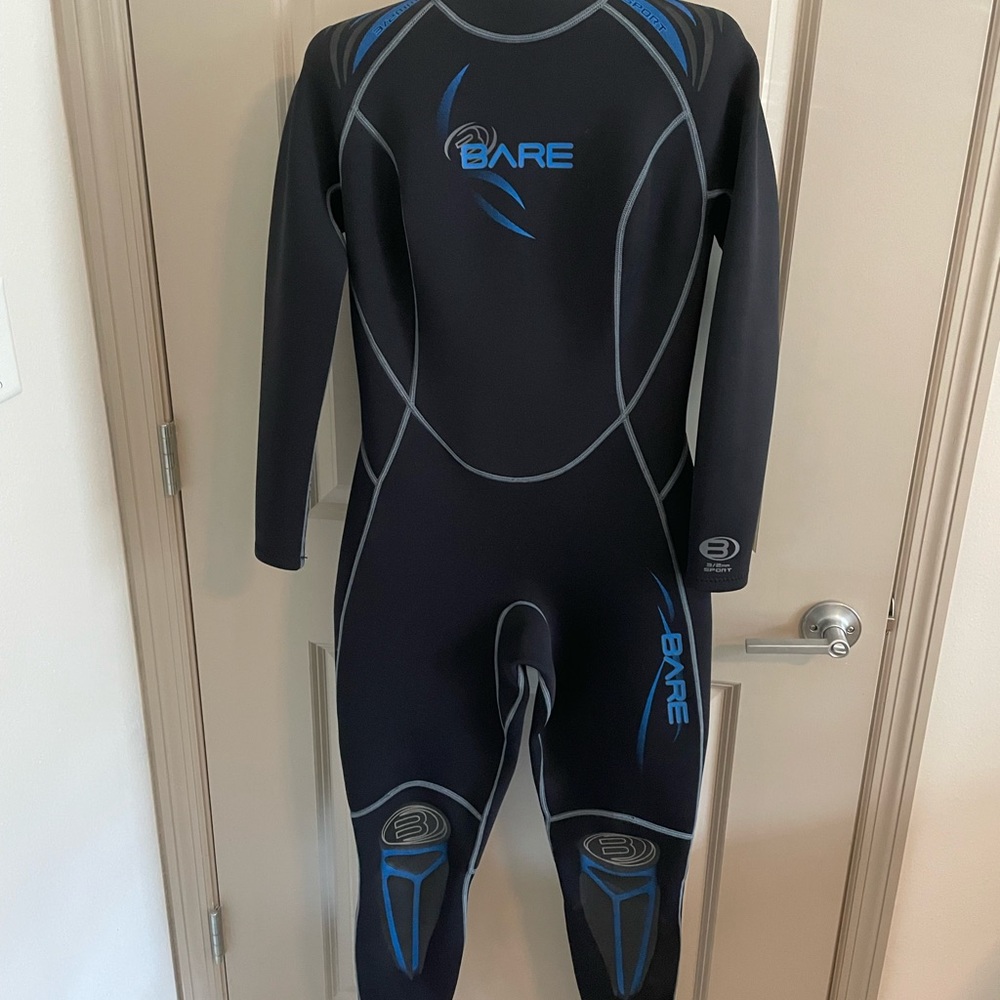 BARE Sport - 3/2 mm Women’s Wet suite Dive Suit with dry hanger.